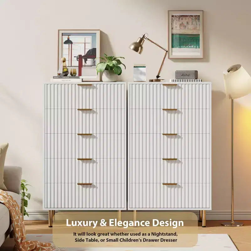 Commode moderne en bois de 122 cm de haut avec 5 tiroirs cannelés profonds et un large plateau pour chambre à coucher, salon, couloir, chambre d'enfant