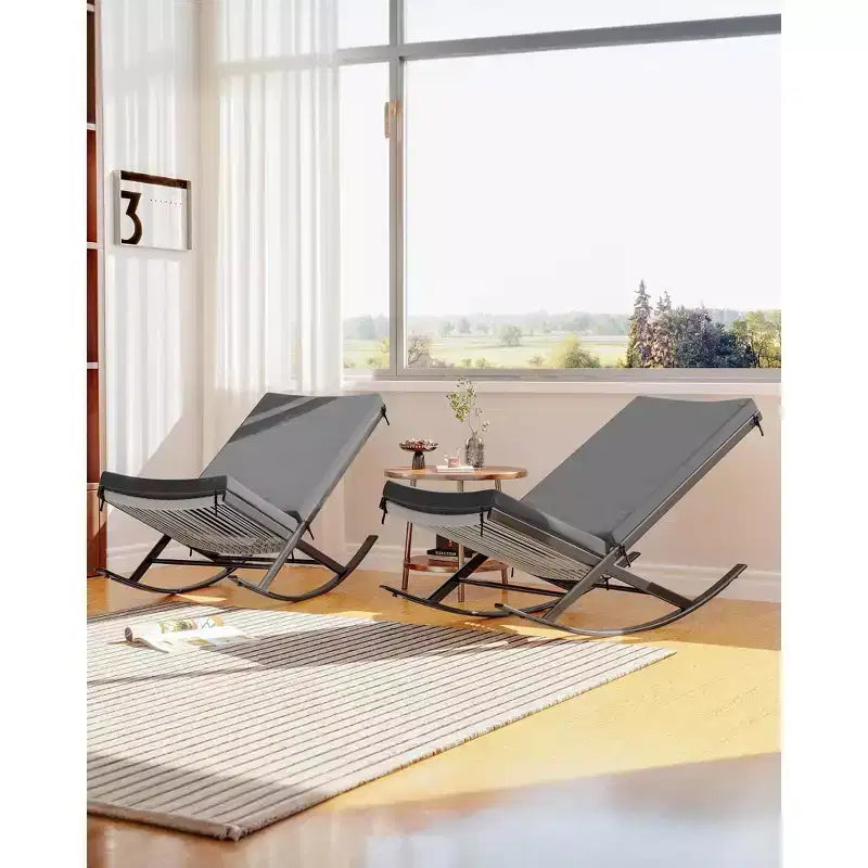 Lot de 2 fauteuils à bascule d'extérieur en rotin tressé résistant aux intempéries avec coussins pour véranda, jardin ou pelouse, marron