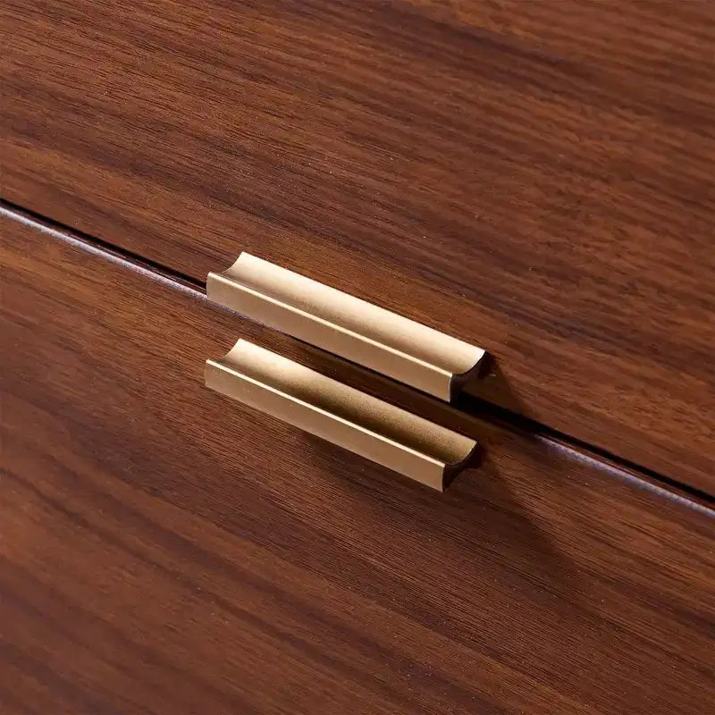 Buffet Ashton avec plateau en faux marbre Noyer – Teamson Home : Rangement Mid-Century, Pieds en laiton, Poignées en métal