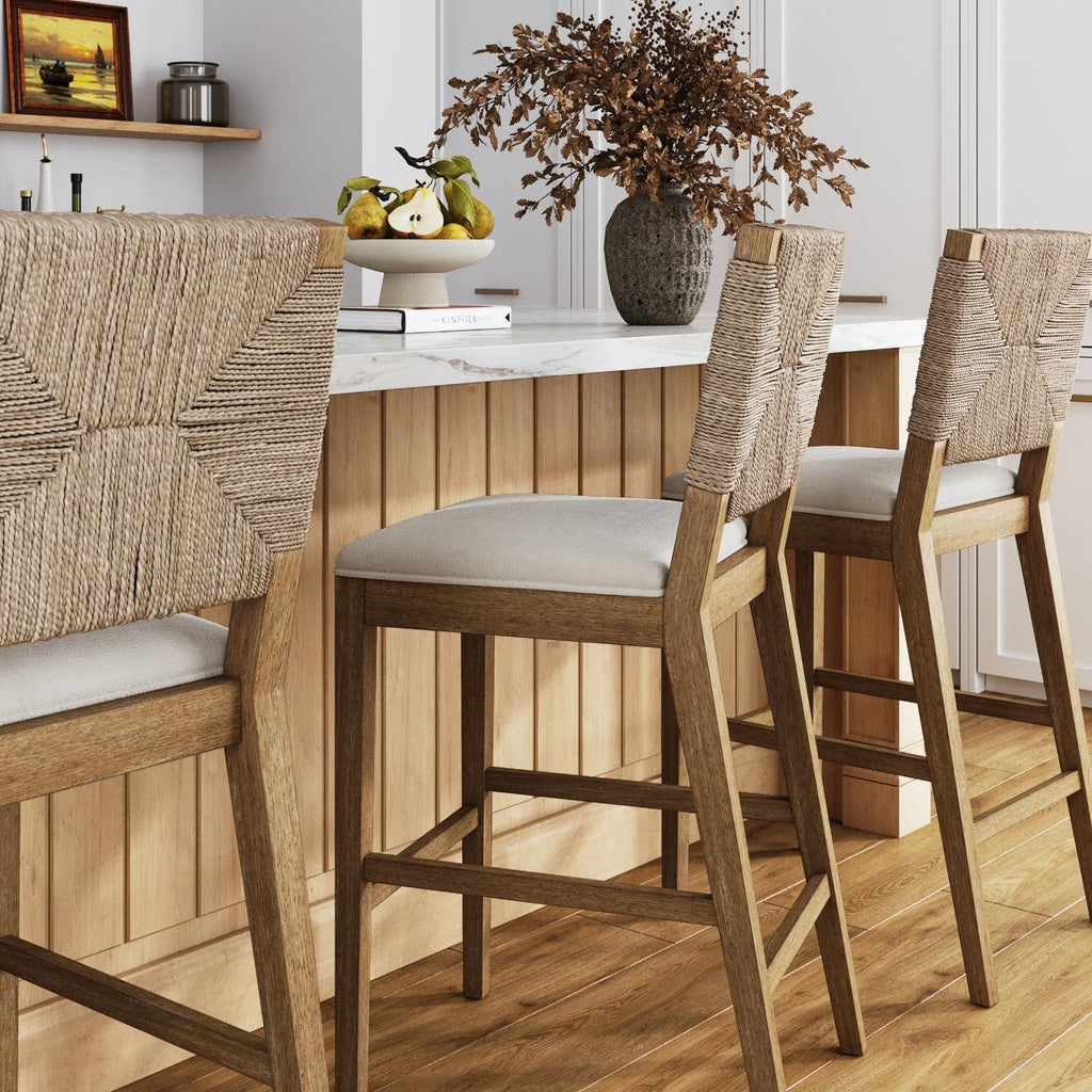Tabouret de bar Beacon Bohemian Boucle, Chaise de comptoir rembourrée avec structure en bois massif et dossier en jonc de mer tressé