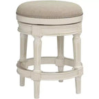 55 Downing Street Oliver Wood Tabouret de bar pivotant Blanc vieilli 62,2 cm de haut Coussin rond traditionnel crème avec repose-pieds pour îlot de cuisine