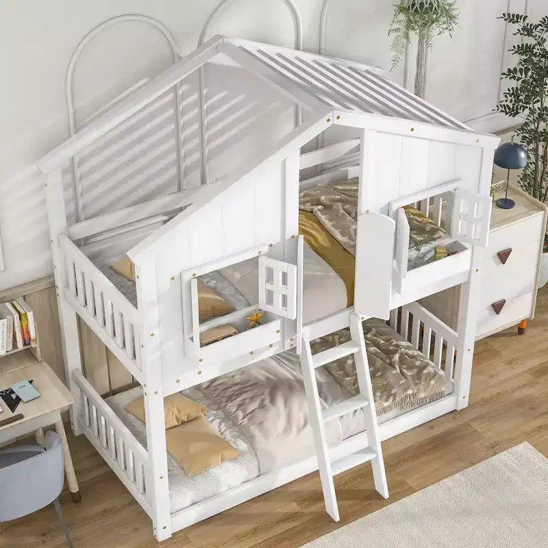 Lit superposé Whisen Twin sur Twin avec toit, fenêtre, jardinière, porte, barrières de sécurité et échelle