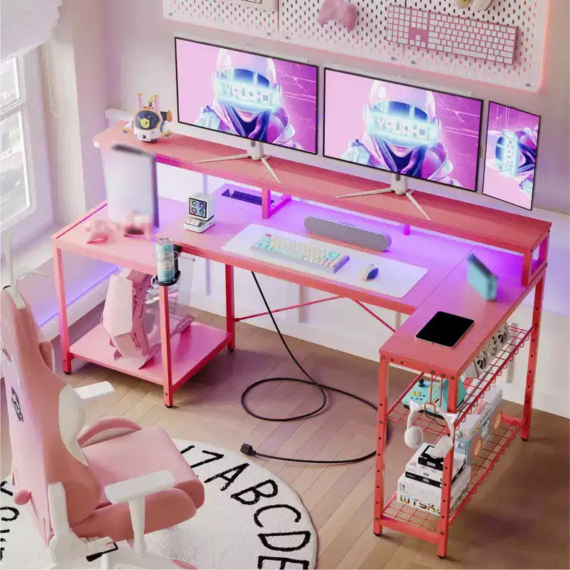 Bureau de gamer Bestier 71,5 pouces avec prise de courant, bureau d'ordinateur en L avec support d'écran, table de gamer d'angle avec étagère réglable et crochet pour casque