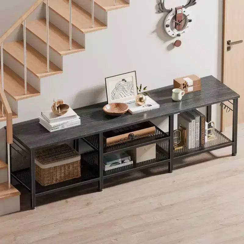 Qwatto Meuble TV chêne noir 160 cm pour TV jusqu'à 70 pouces, meuble console de divertissement avec étagère pour barre de son, étagères de rangement ouvertes, décoration de salon