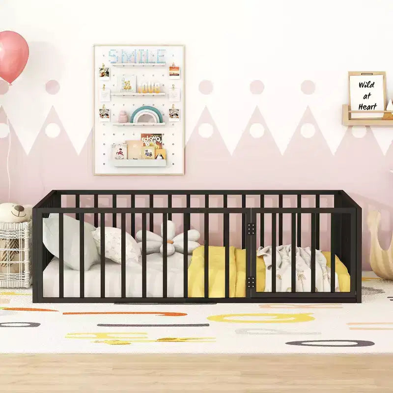 Okak Lit en métal pour enfant jumeau/double/grand, cadre de lit avec clôture surélevée et porte verrouillable, lit pour enfant pour chambre d'enfant et salle de jeux