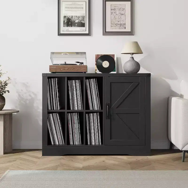 Meuble Tourne-Disque Noir en Bois de Style Ferme avec Porte Coulissante – Rangement de Vinyles pour 750 Albums, Étagères d'Exposition, Meuble TV Idéal pour Salon