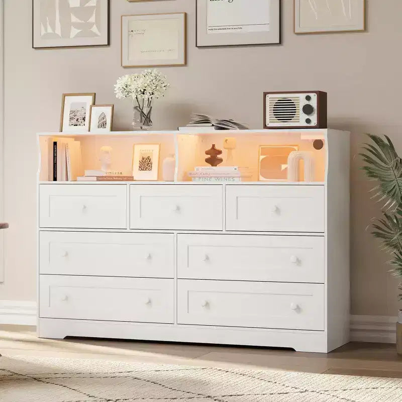 Commode en bois à 7 tiroirs avec station de recharge USB et lumières LED - Coiffeuse moderne avec 2 niches ouvertes pour chambre à coucher, salon, placard ou chambre d'enfant