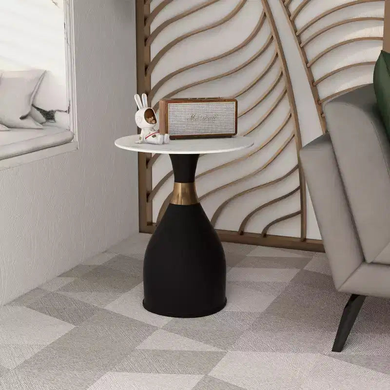 Table d'appoint LeisureMod Bento avec plateau en pierre frittée - Table de chevet à base piédestal noire