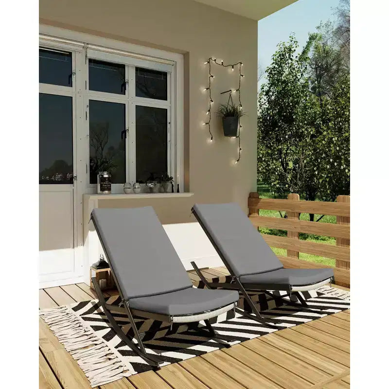 Lot de 2 fauteuils à bascule d'extérieur en rotin tressé résistant aux intempéries avec coussins pour véranda, jardin ou pelouse, marron