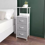 Table de chevet Emma et Oliver avec 3 tiroirs en tissu, station de charge avec 2 ports USB/prise de courant, dessus en bois composite, poignées en bois, cadre en métal