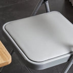 Chaises pliantes élégantes en fer et PVC pour conventions et expositions Blanches