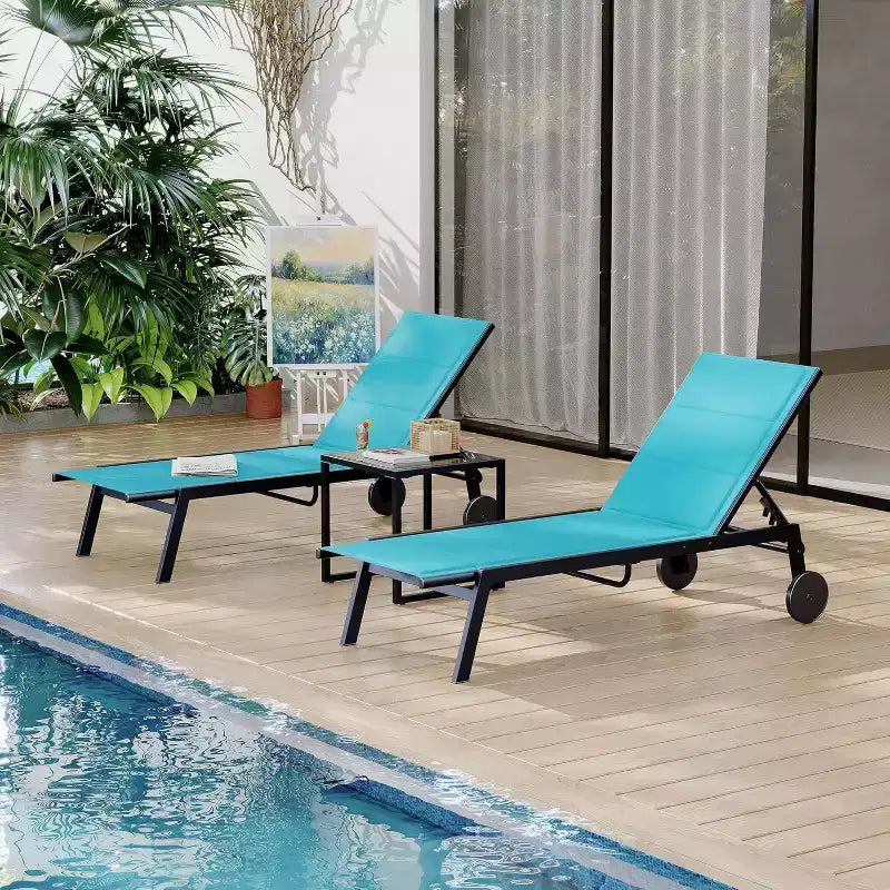 2 chaises longues de patio en tissu avec table d'appoint, dossier réglable, transats de piscine à roulettes, chaises de bronzage pour piscine extérieure, cour, pelouse