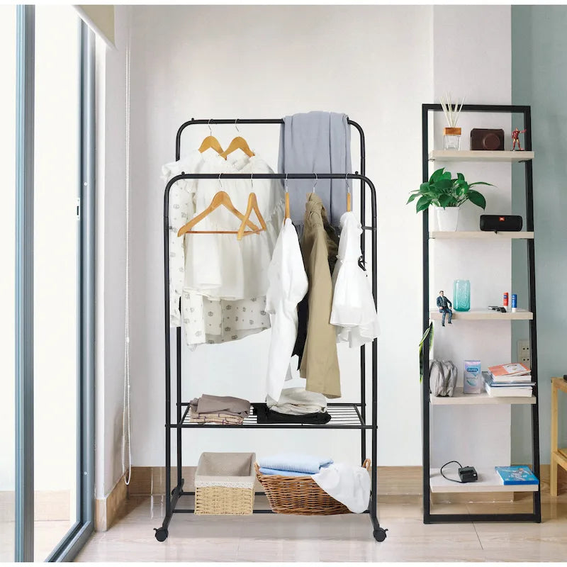 Portant à vêtements roulant en métal avec étagère