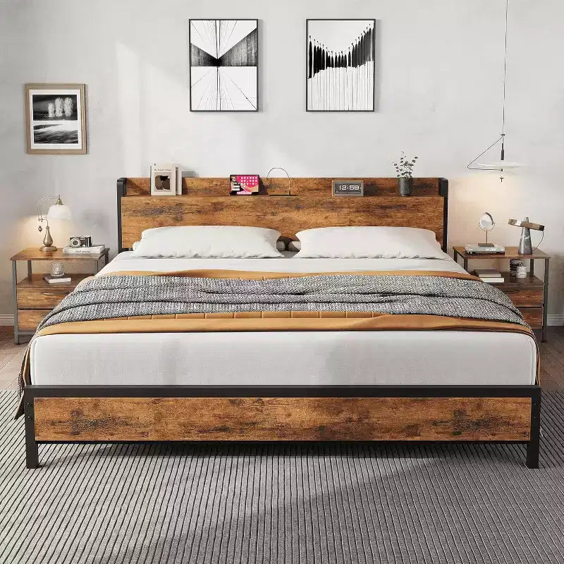 Cadre de lit King Size avec station de recharge et ports USB, plateforme de lit King industrielle avec tête de lit, cadre de lit de rangement à 2 niveaux, marron