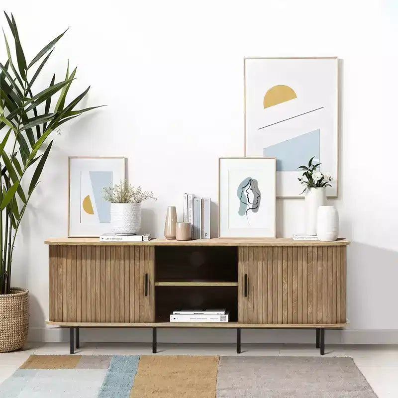 Meuble TV LuxenHome 55 po de style moderne du milieu du siècle avec porte coulissante pour téléviseurs jusqu'à 60 po, centre de divertissement avec rangement et étagères, marron